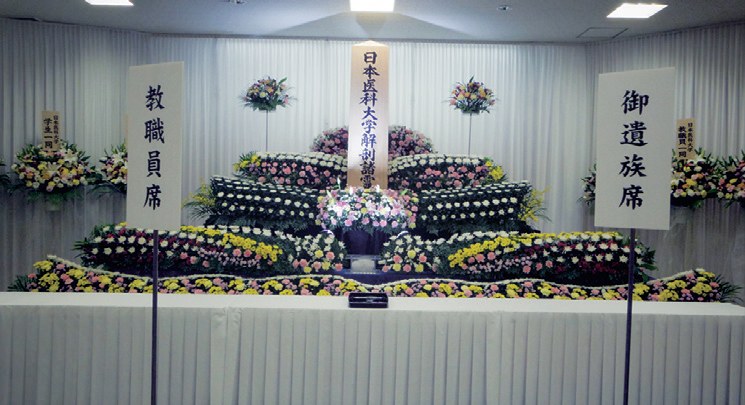 解剖慰霊祭の祭壇