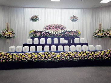 御遺骨返骨式の祭壇