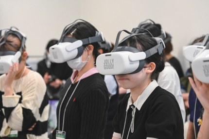 オープンキャンパスの体験型プログラム（VR体験）