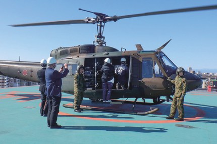 自衛隊ヘリ離発着訓練